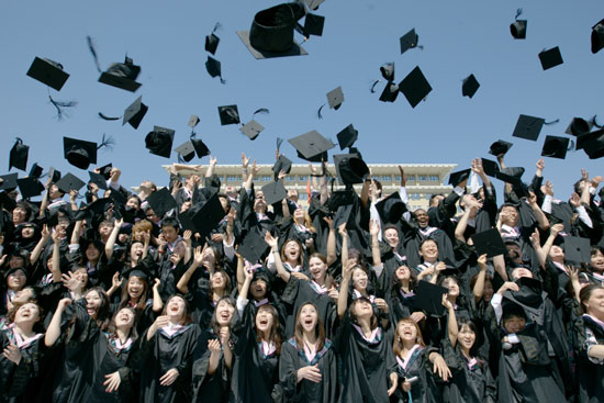 China construye una universidad a la semana