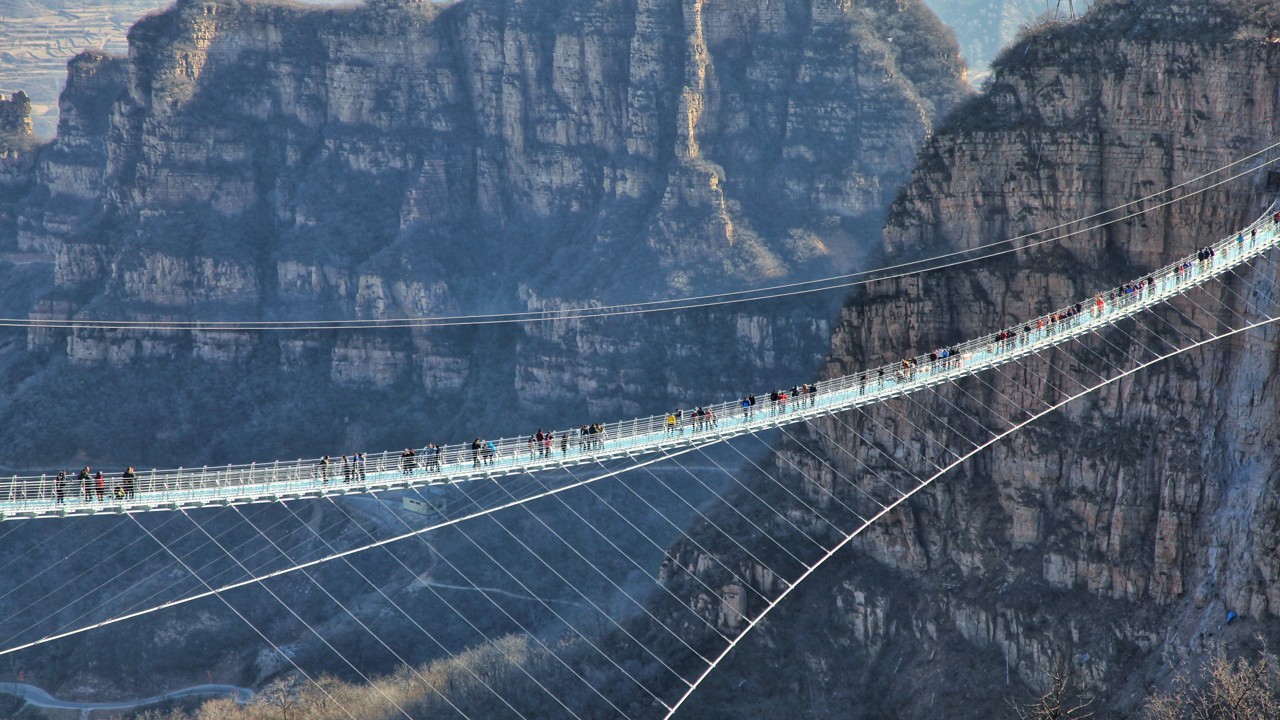 El puente de vidrio más largo del mundo se abre en la provincia de Hebei