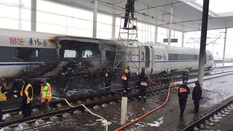 14 trenes cancelados después del fuego en la línea de alta velocidad