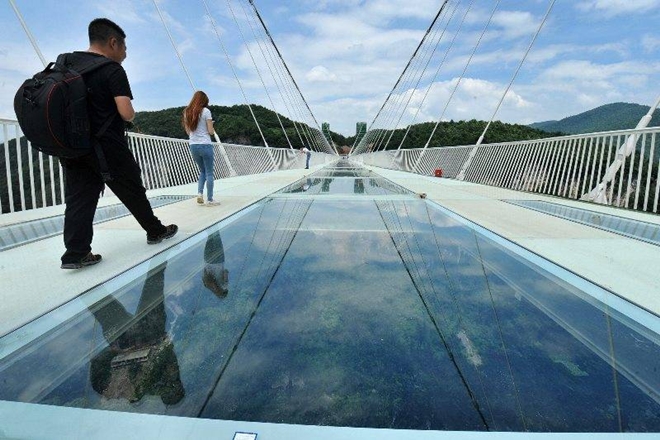Los puentes de cristal está en auge en China.