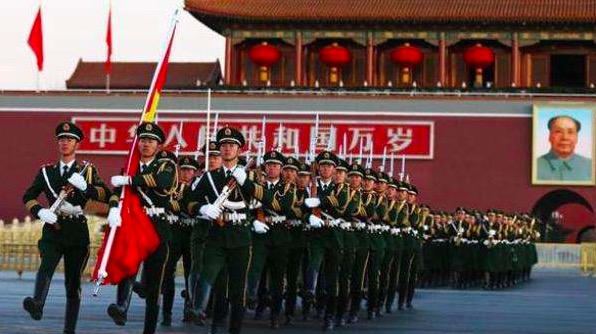 Nueva era del servicio de levantamiento de banderas de Beijing